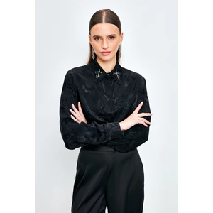 Yaka Aksesuarlı Desenli Gömlek - Siyah