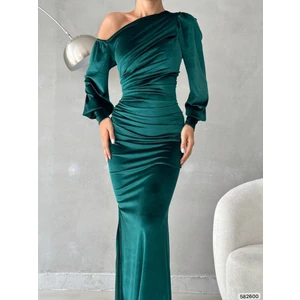 Yırtmaçlı Omzu Açık Maxi Boy Kadife Kumaş Abiye Elbise Düğün Nişan Söz