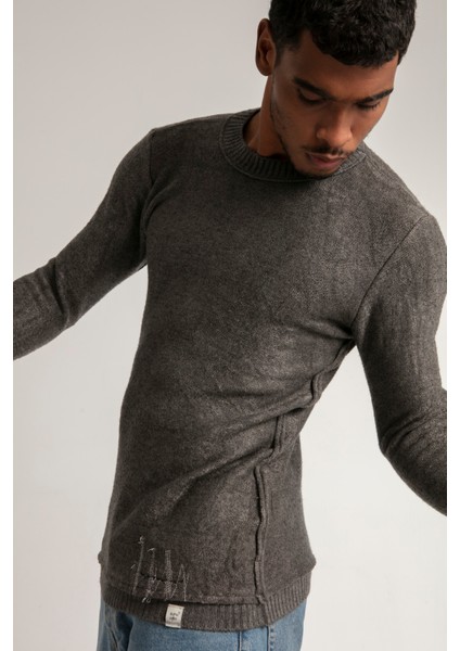 Slim Fit Özel Boyama Eskitme Efektli Pis Dikişli Yırtıklı Triko Kazak