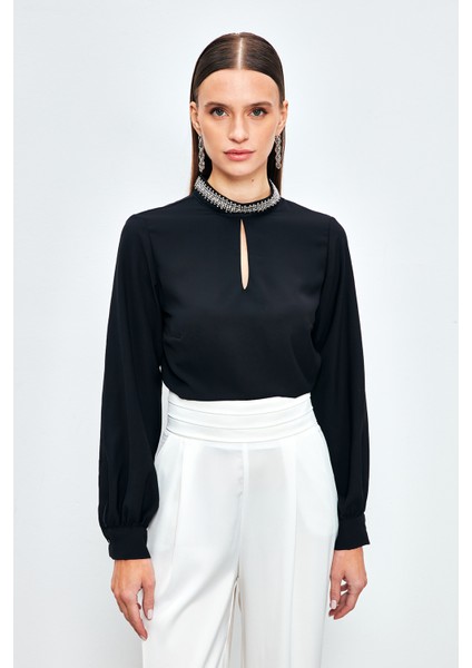 Yaka Aksesuarlı Bluz - Siyah fiyatları