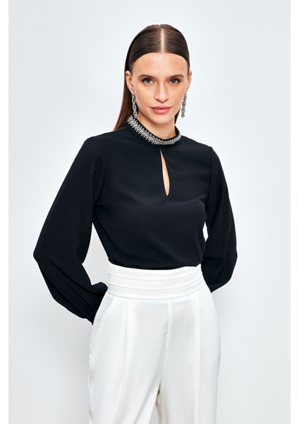 Yaka Aksesuarlı Bluz - Siyah modelleri