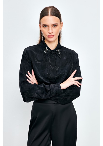 Yaka Aksesuarlı Desenli Gömlek - Siyah