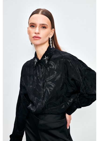 Yaka Aksesuarlı Desenli Gömlek - Siyah fırsatları