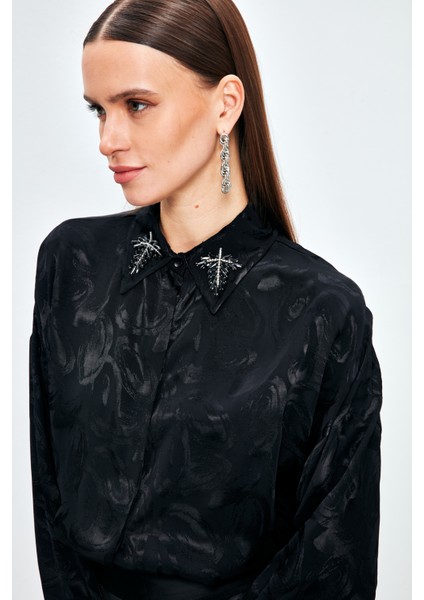 Yaka Aksesuarlı Desenli Gömlek - Siyah indirimleri