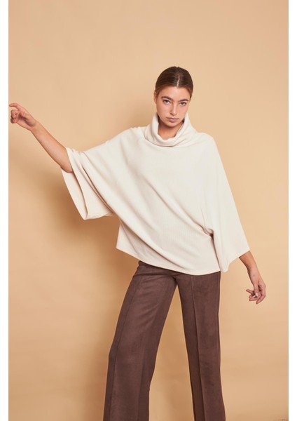 Degaje Yaka Balıkçı Yarasa Model Rahat Kesim Oversize Triko Bluz-Şampanya