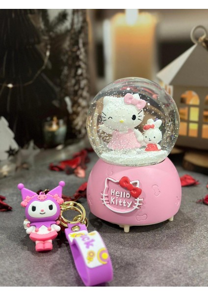 Hello Kitty Temalı Müzikli Işıklı Püskürtmeli Kar Küresi ve Anahtarlık Set