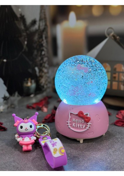 Hello Kitty Temalı Müzikli Işıklı Püskürtmeli Kar Küresi ve Anahtarlık Set