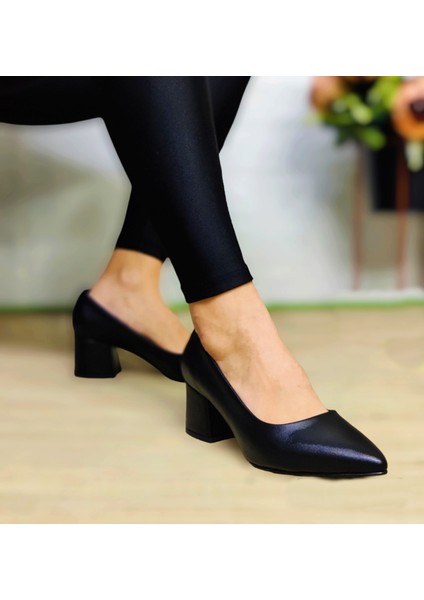 Meluxury Shoes Önü Kapalı Sivri Burun Kadın Kısa Siyah Topuklu Ayakkabı