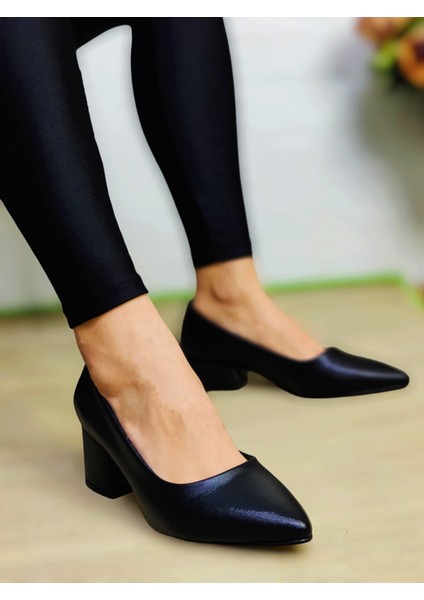 Meluxury Shoes Önü Kapalı Sivri Burun Kadın Kısa Siyah Topuklu Ayakkabı