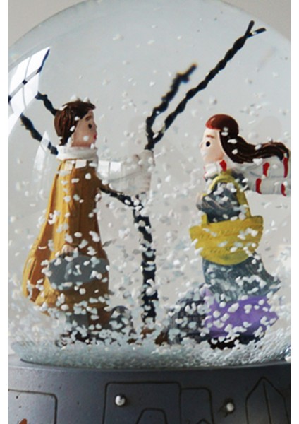 Kış Masalı Kar Küresi Müzikli Otomatik Renk Değiştirmeli Işıklı indirimleri