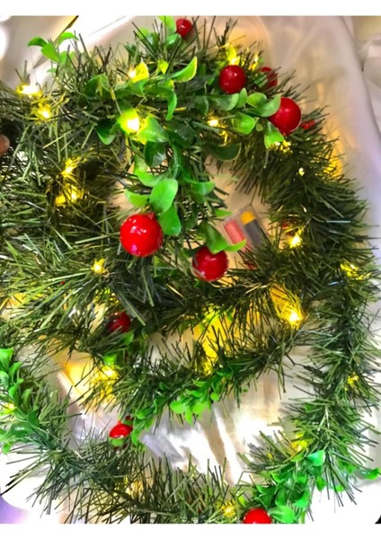 Yılbaşı Süsü Işıklı Yeşil Garland Kokina Meyveli Çam Dalı Hazır Süslü Dekor Şömine Süs 2.5 Metre