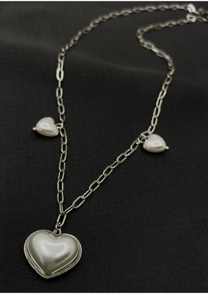 Gümüş Renk Kalpli Sedef Çelik Kolye