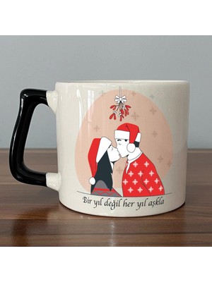 Mor Mürekkep Bir Yıl Değil Her Yıl Aşkla Baskılı Siyah Kulplu D Yılbaşı Kupası