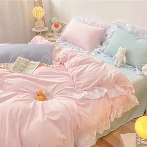 %100 Pamuk 200X220 Çift Kişilik Nevresim ve 2’li 50X70 Yastık Kılıfı , Fırfırlı Beyaz Pembe