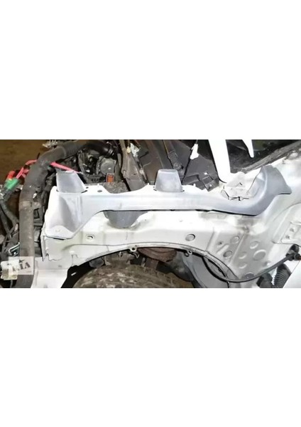 Renault Kangoo- 3- 08/13; Ön Çamurluk Bağlantı Suportu Sol (Polyester)