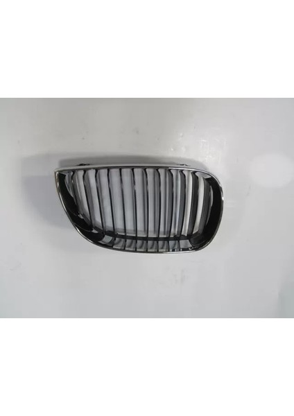 Bmw 1 Serı- E87- 04/08; Ön Panjur Sağ Siyah/nikelaj Çerçeveli (Tw)