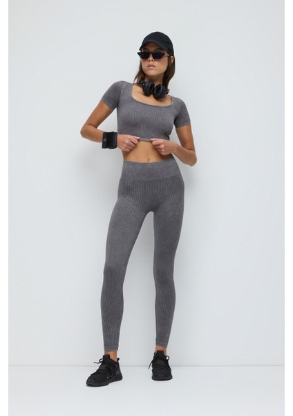 Yuvarlak Yaka Fitted/Vücuda Oturan Crop Tişört