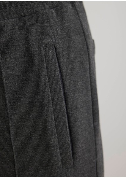 Antrasit Renk Örme Kumaşdan Jogger Pantolon