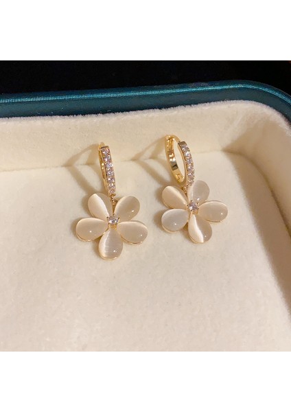 Zirkonya Çiçek Küpeler, Şık ve Çok Yönlü Küpeler (Yurt Dışından) fiyatları