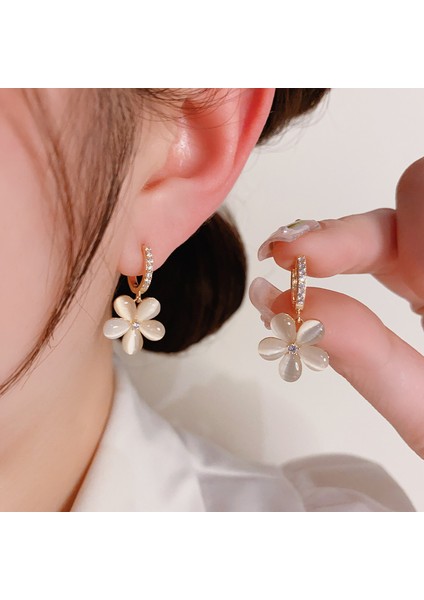 Zirkonya Çiçek Küpeler, Şık ve Çok Yönlü Küpeler (Yurt Dışından) modelleri