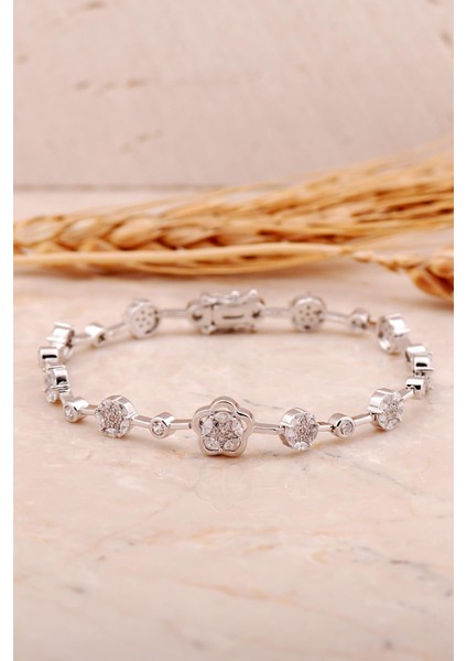 Pırlanta Montürlü Çiçek Rodyumlu Gümüş Bileklik 4471