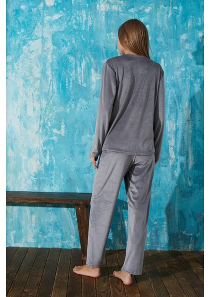 Kadın 13166-2 Önü Yazılı Kadife Pijama Takımı Gri