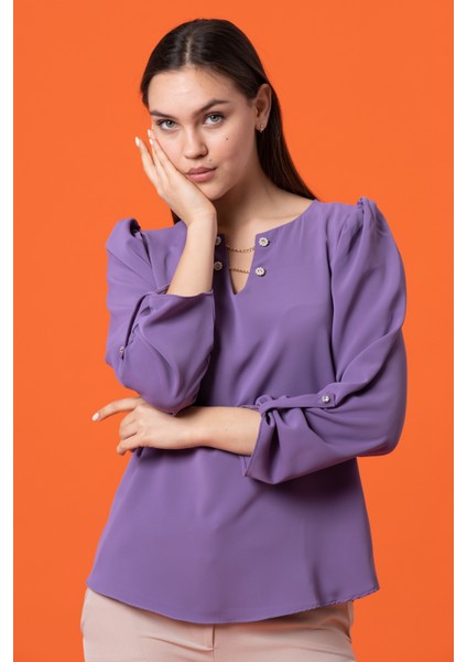 inci aksesuarlı saten bluz