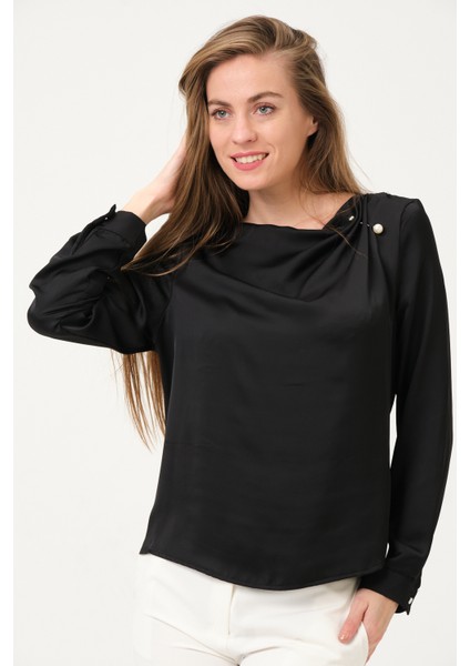 Omuzu İncili Saten Bluz