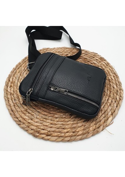 Küçük Boy Omuz Askılı Erkek Çanta