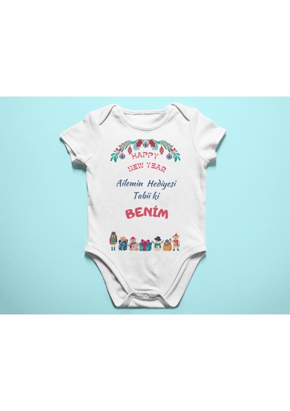 Ailemin Hediyesi Benim Yazılı Yılbaşı Hediyelik Bebek Body Zıbın Giyim