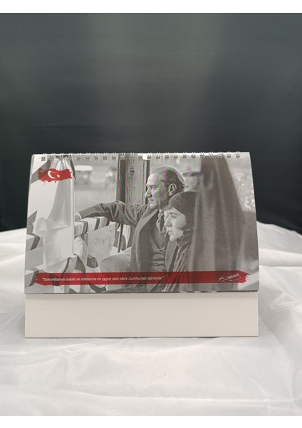 2024 Atatürk Masa Takvimi modelleri