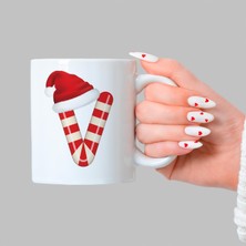 Mor Mürekkep Şeker V Harfi Baskılı Beyaz Yılbaşı Kupası