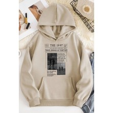 Trendseninle  Bej The 1997 Baskılı Oversize Kapüşonlu Sweatshirt