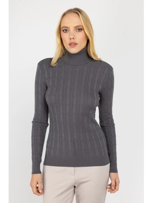 On Kadın Boğazlı Uzun Kol Minimalist Kazak - Günlük Şıklık