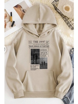 Trendseninle  Bej The 1997 Baskılı Oversize Kapüşonlu Sweatshirt
