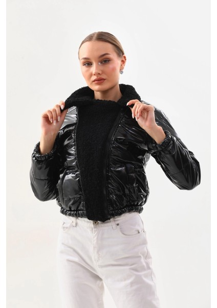 Kadın Siyah Rugan Yandan Fermuarlı Içi Astarlı Beli Lastikli Crop Peluş Detaylı Ceket HZL24W-BRC129381