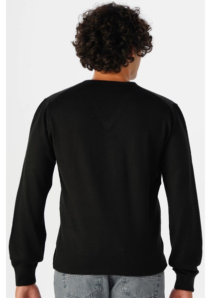 Rahat Kalıp Yünlü Düz Siyah V Yaka Triko modelleri