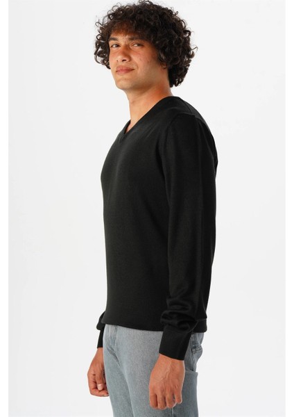 Rahat Kalıp Yünlü Düz Siyah V Yaka Triko fırsatları