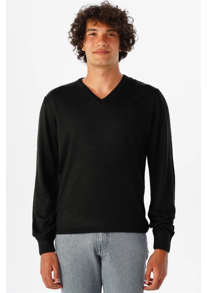 Rahat Kalıp Yünlü Düz Siyah V Yaka Triko indirimleri