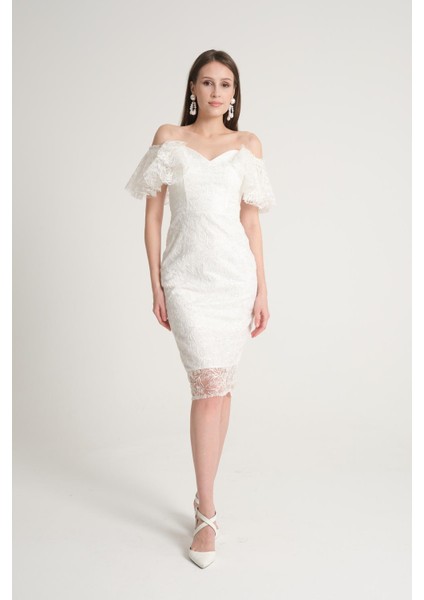 Straplez Beyaz Kolları Fırfırlı Dantelli Abiye Elbise