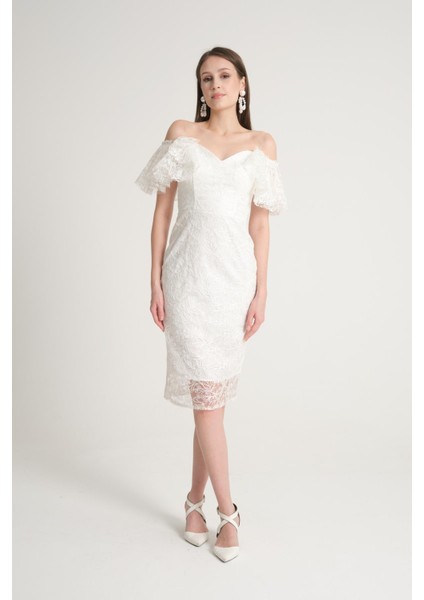 Straplez Beyaz Kolları Fırfırlı Dantelli Abiye Elbise