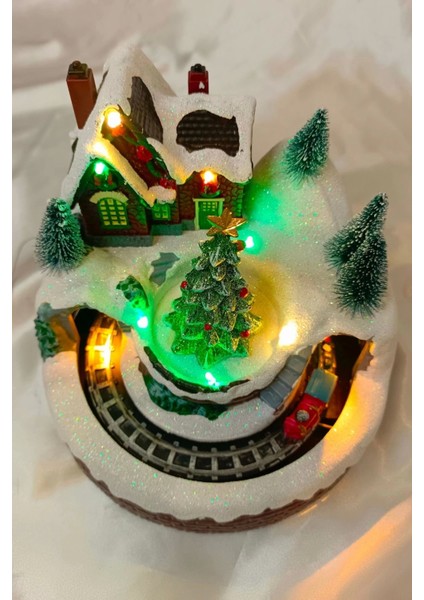 Yılbaşı Noel Köy Tren Kar Küresi Noel Baba Karakter Işık Kahve Yeni Yıl Çam Ağacı