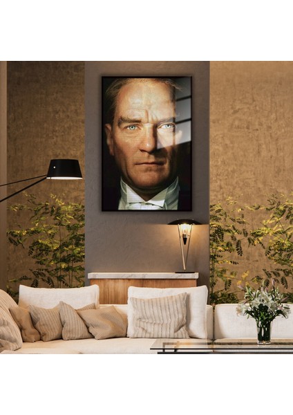 Metal Çerçeveli Cam Tablo Atatürk Portresi