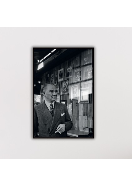Metal Çerçeveli Cam Tablo Atatürk ve Siyah Beyaz Fotoğrafları fiyatları
