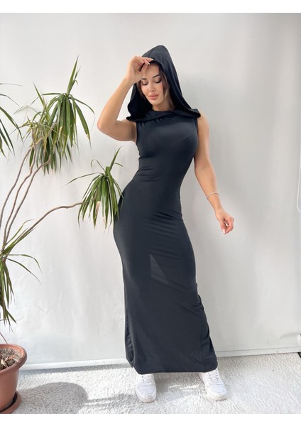 Siyah Sıfır Kol Yırtmaç Detaylı Kapişonlu Maxi Elbise