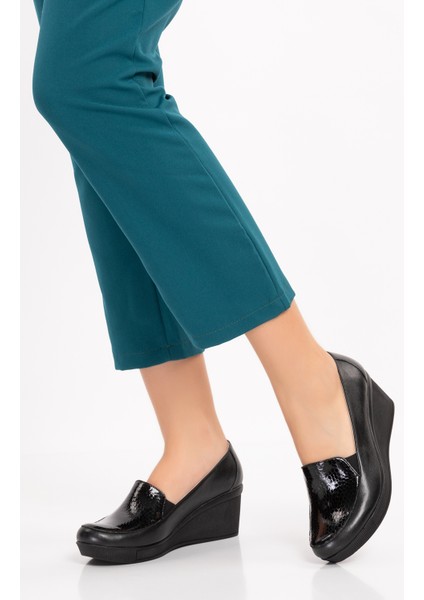 Kadın Deri Siyah Petek Desen Comfort Taban Ayakkabı fiyatları