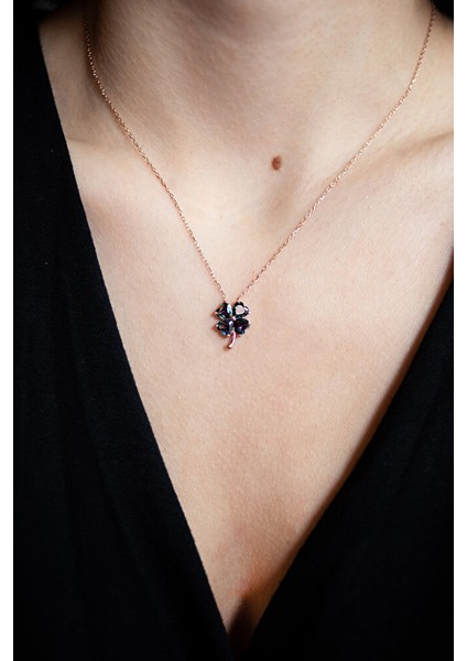 925 Ayar Rodyum Kaplamalı Kalp Kesim Beyaz Taşlı Yonca Gümüş Kolye fiyatları