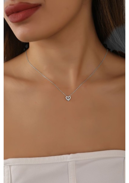 925 Ayar Rodyum Kaplamalı Beyaz Taşlı Minimal Kalpli Gümüş Kolye