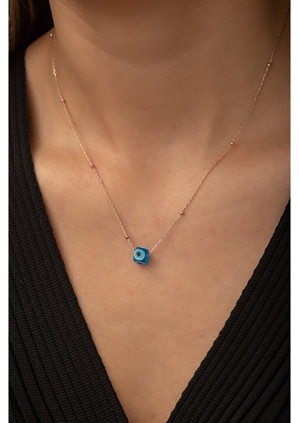 925 Ayar Rose Kaplamalı Turkuaz Mineli Nazar Boncuklu Top Zincirli Kare Küp Gümüş Kolye indirimleri