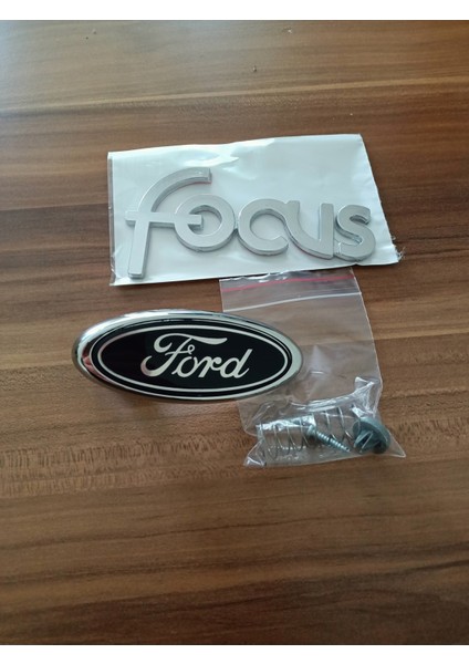 Ford Focus1 "focus Bagaj Yazısı ve Ön Arma" Focus 1 'bagaj Yazısı Ön Arma 2'li Set